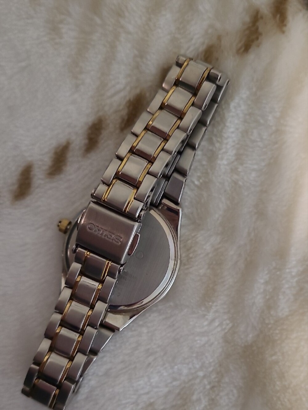 Seiko Two-Tone Solar Watch – White Dial Stainless Steel with Gold Accents Nice - Picture 4 of 5